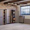 51ov4qvV90L._AC_.jpg KETER | Armoire basse Stilo , Gris/Noir/Rouge, 68 x 39 x 90 cm, Plastique