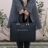 51uhsdp4YcL._AC_.jpg David Jones - Grand Sac à Main Femme - Cabas Fourre-Tout Cuir PU Rigide - Sac Elégant Ville Travail Poches Multiples - Shopper Porté Epaule Bandoulière Grande Capacité A4 - Mode Chic - Bleu Marine
