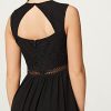 41-QYcSaRiS._AC_.jpg Marque Amazon - TRUTH & FABLE Robe Longue en Dentelle Femme