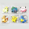 51jHbrEh9QL._AC_.jpg Funnyshow 70 pièces Ensemble de Jouets Pokemon, Pokémon Mini Figures Action Figurines Pokémon Bracelets Porte-clés Pokémon, pour Enfants et Adultes Party Celebration
