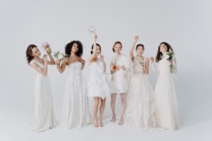 Photos de femmes portant des robes de mariée