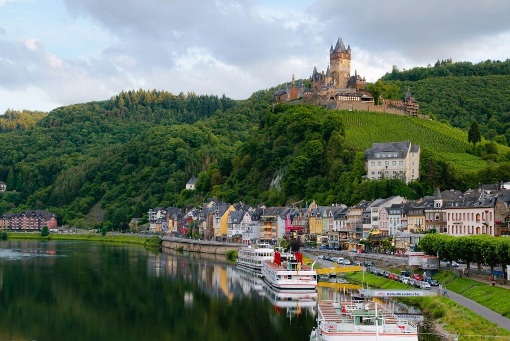 Photo de Cochem en Allemagne pour travailler en Freelance avec une bonne connexion Internet Photo de Cochem en Allemagne pour travailler en Freelance avec une bonne connexion Internet