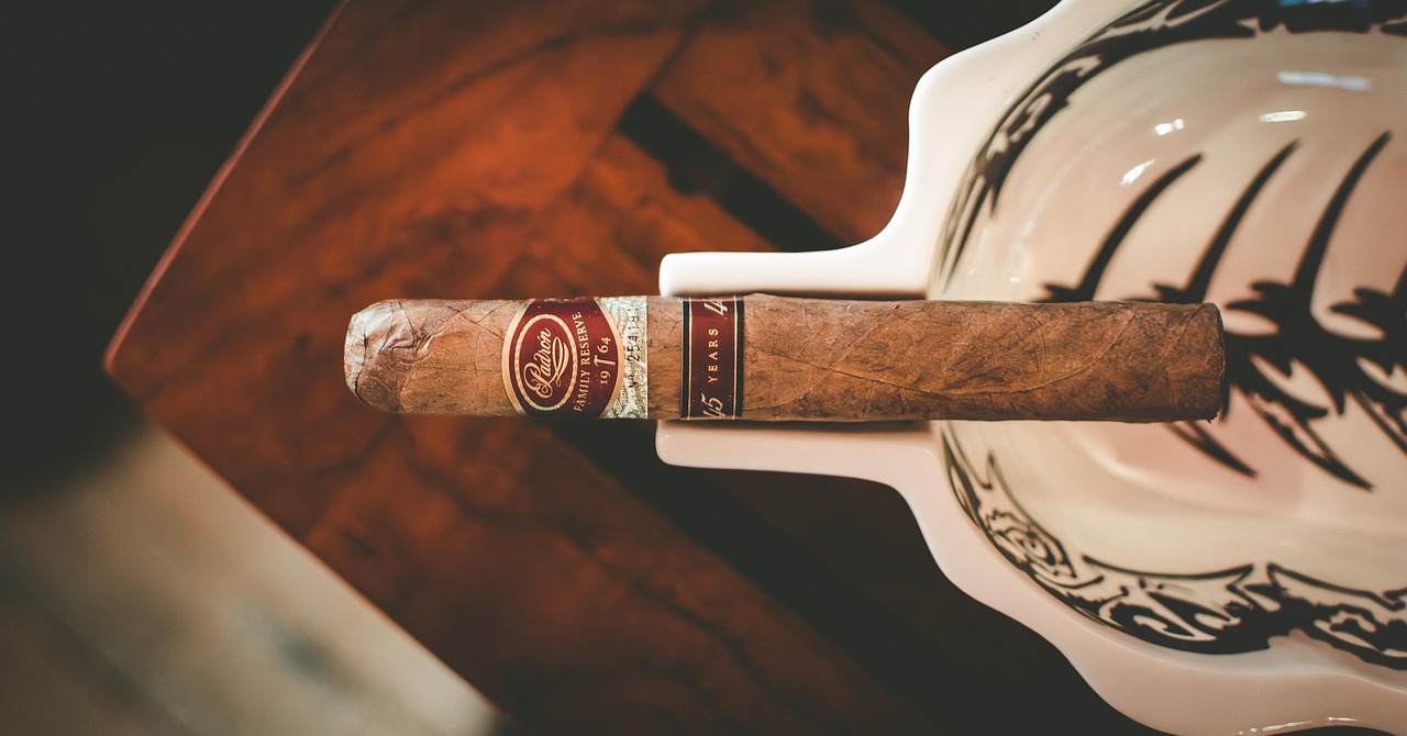 cendrier-avec-cigare
